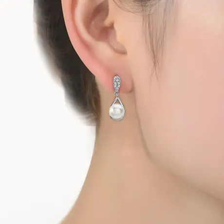 Boucles d'oreilles pendantes Genevive en argent sterling avec perles rondes et zircones cubiques rondes