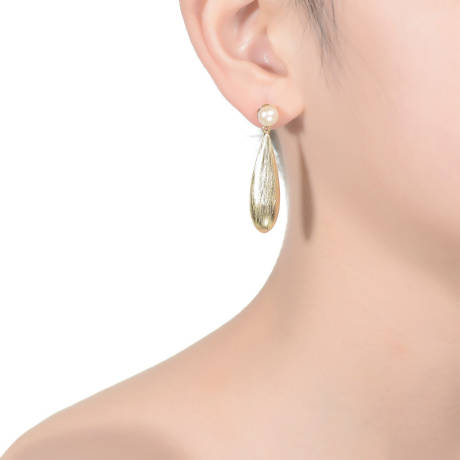 Genevive Boucles d'oreilles modernes en argent sterling plaqué or jaune 14 carats avec véritables perles d'eau douce