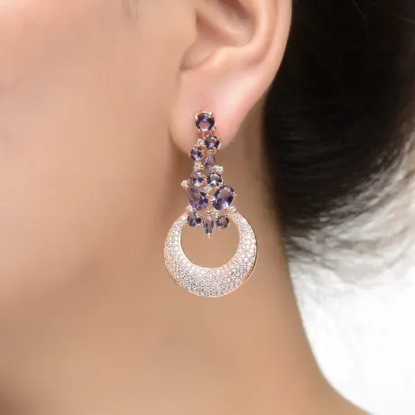 Genevive Boucles d'oreilles pendantes en plaqué or rose 18 carats avec oxyde de zirconium transparent et violet