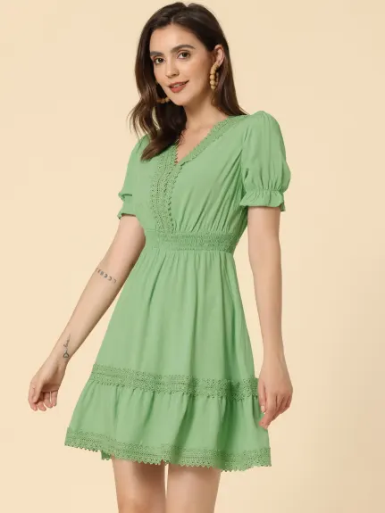 Allegra K- Mini robe bohème à col en V et taille élastique smockée à manches courtes