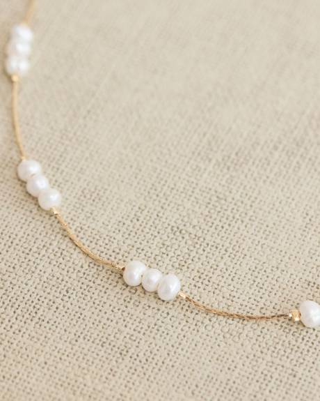 Short Necklace with Pearls