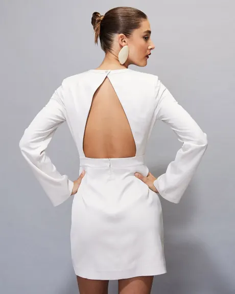 Robe Cocktail Courte à Manches Longues avec Découpe au Dos