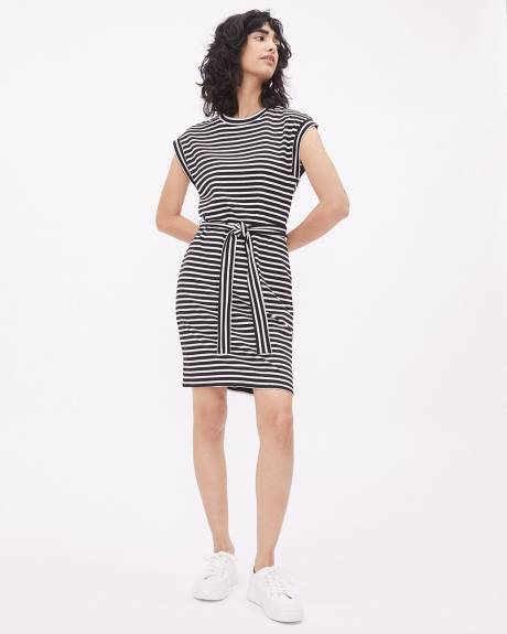 Extended-Sleeve Crew-Neck Shift Dress