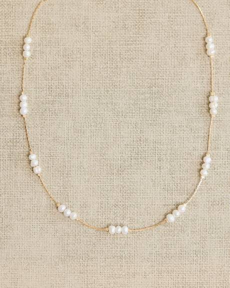 Short Necklace with Pearls