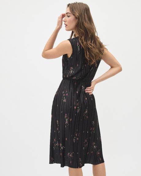 Extended-Sleeve Pleated Midi Dress