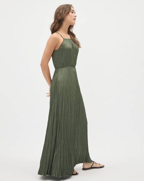 Sleeveless Maxi Dress with Halter Neckline