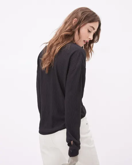 Long-Sleeve Buttoned-Down Pleated Knit Shirt