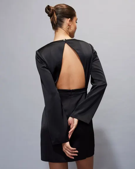 Robe Cocktail Courte à Manches Longues avec Découpe au Dos