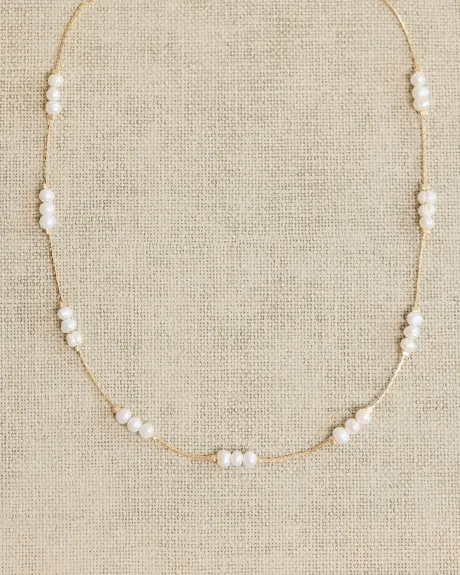 Short Necklace with Pearls