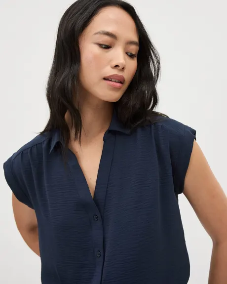 Extended-Sleeve Buttoned-Down Fluid Blouse with Shirt Collar