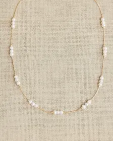 Short Necklace with Pearls