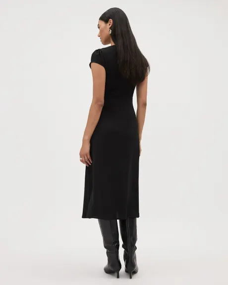 Robe Midi Noire à Manches Très Courtes et Fente Avant